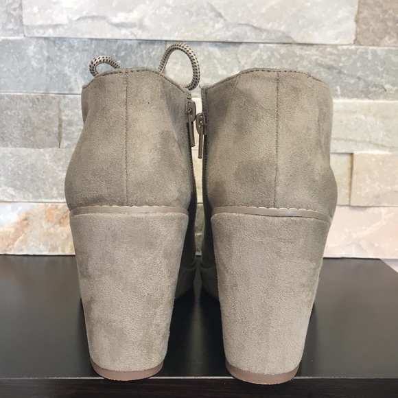 🎁  Carlos by Carlos Santana Wills Lace Up Wedge - Picture 5 of 8